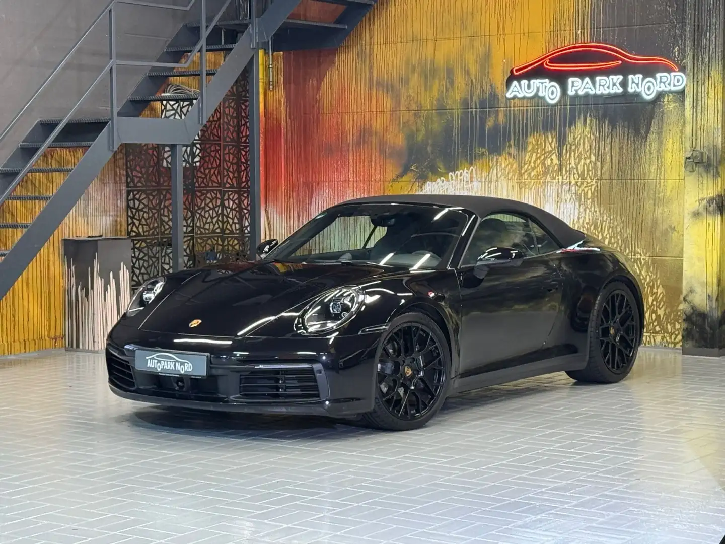 Porsche 992 Carrera Cabrio PDK~KAMERA~ACC~SPORT CHRONO Zwart - 1