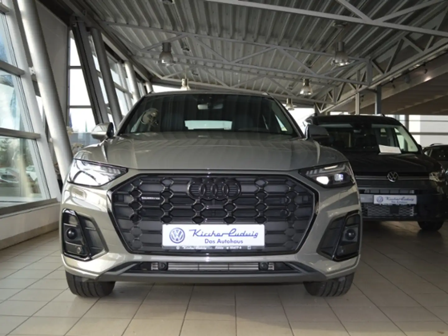 Audi Q5 40 TFSI quattro S line LED MMI 18" AHK Grau - 2