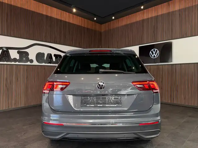 Volkswagen Tiguan view 5
