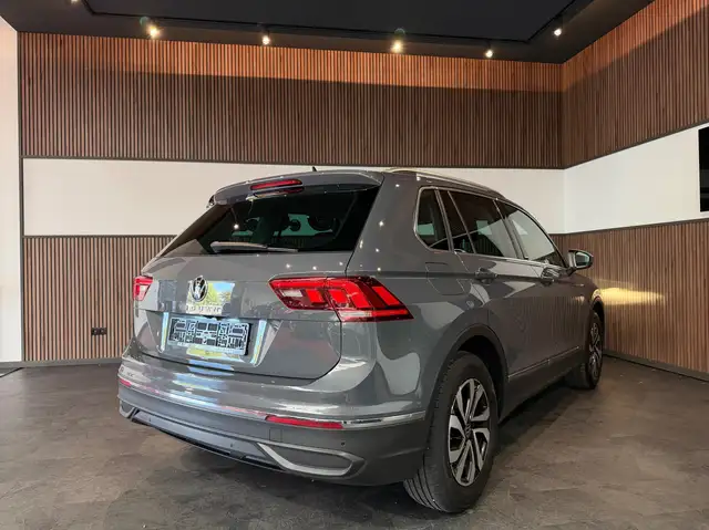 Volkswagen Tiguan view 6