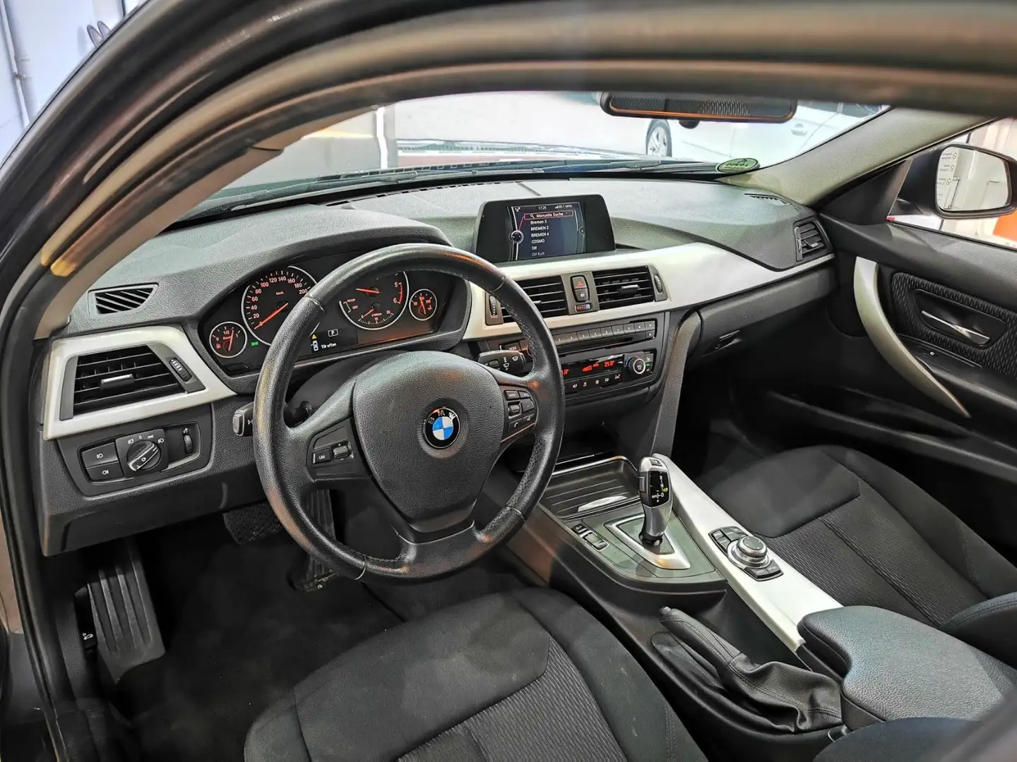 BMW 318 d+NAVI+BIXENON+AUT+SH+PDC+2.HAND+GARANTIE+ Gris - 2