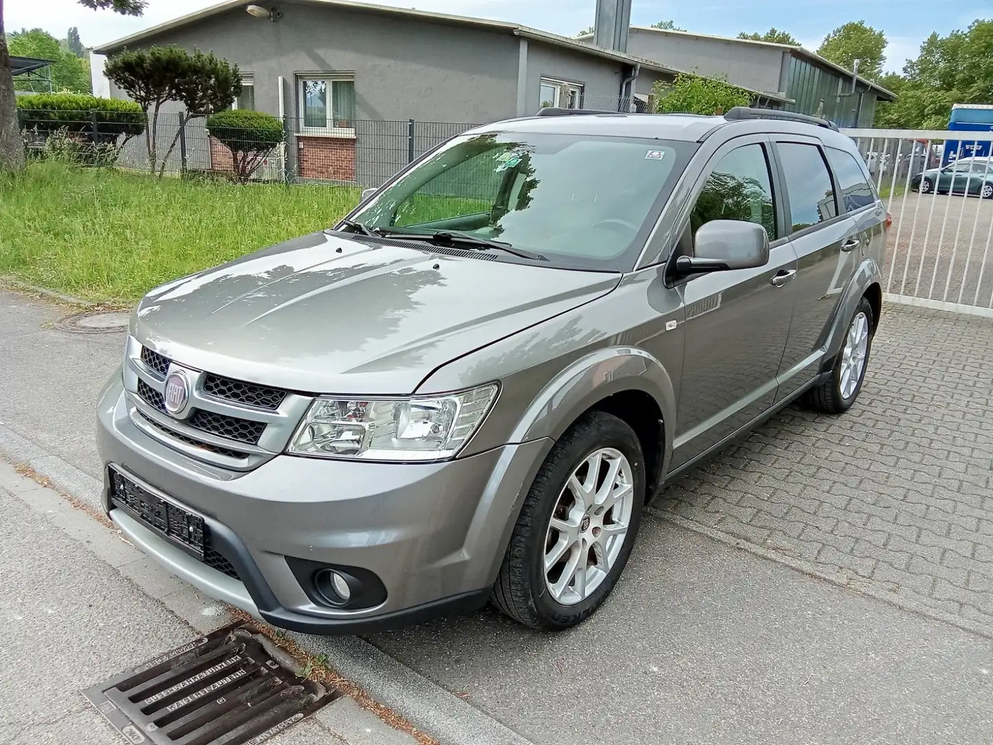 Fiat Freemont Urban 7 Sitzer Grijs - 1