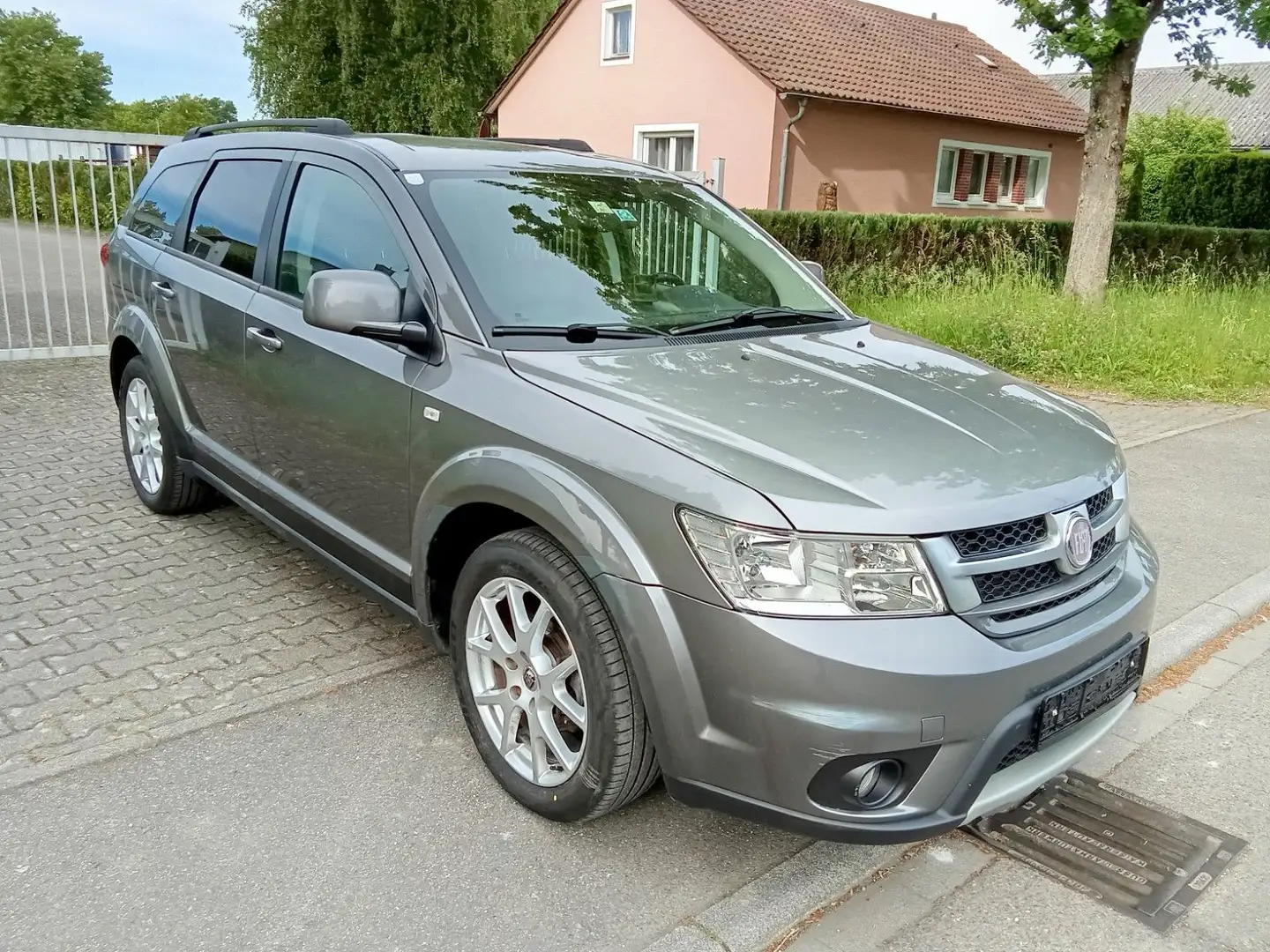 Fiat Freemont Urban 7 Sitzer Grijs - 2