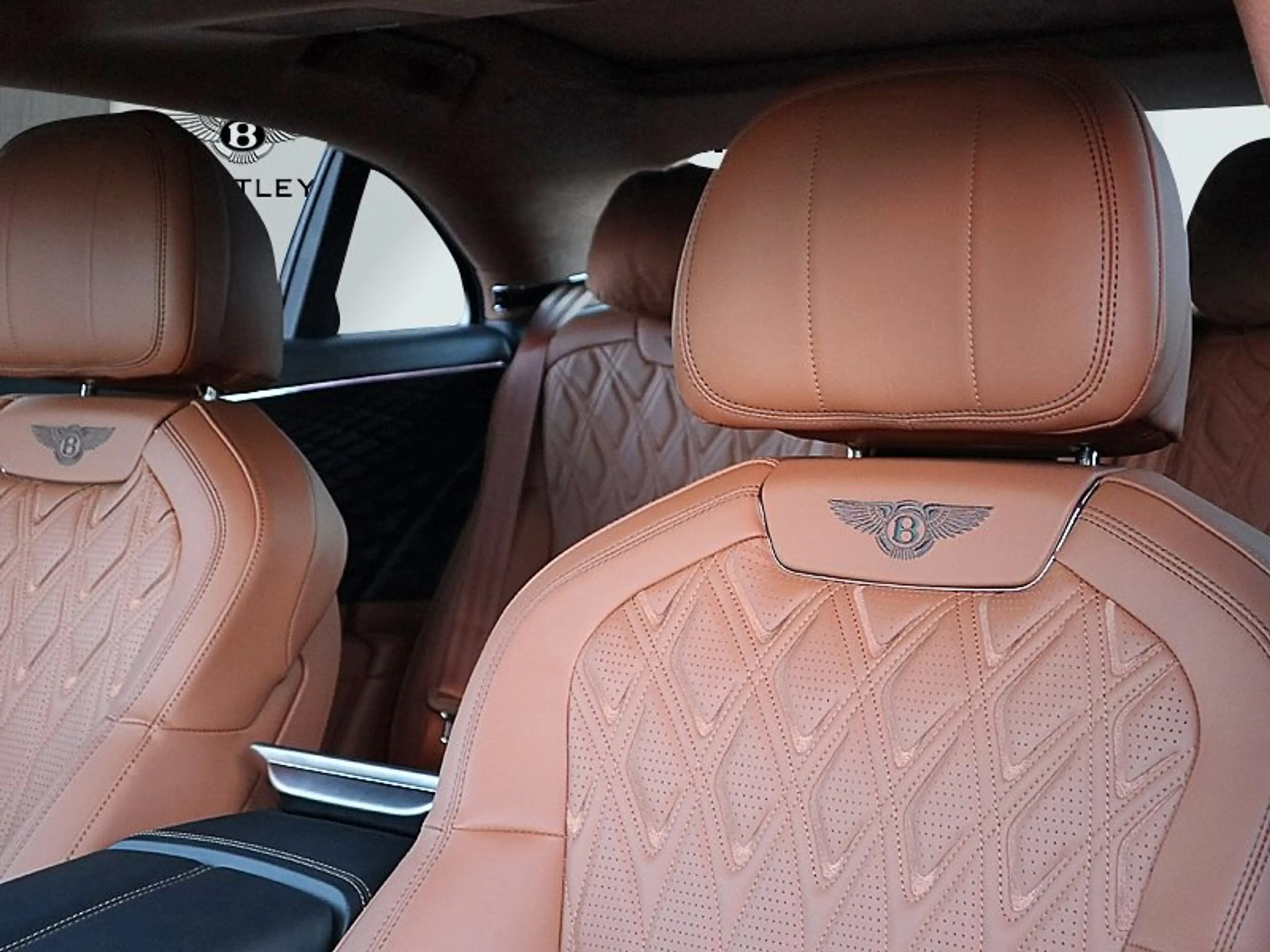 Bentley Flying Spur V8 Hybrid Azure *Rotating*22"* — photo 12