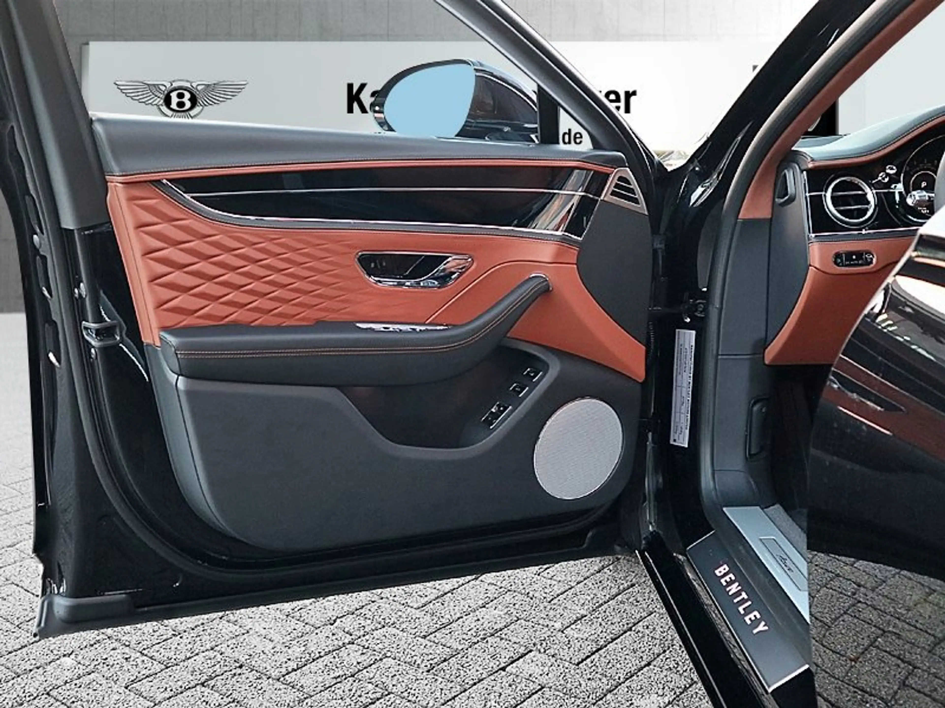 Bentley Flying Spur V8 Hybrid Azure *Rotating*22"* — photo 9