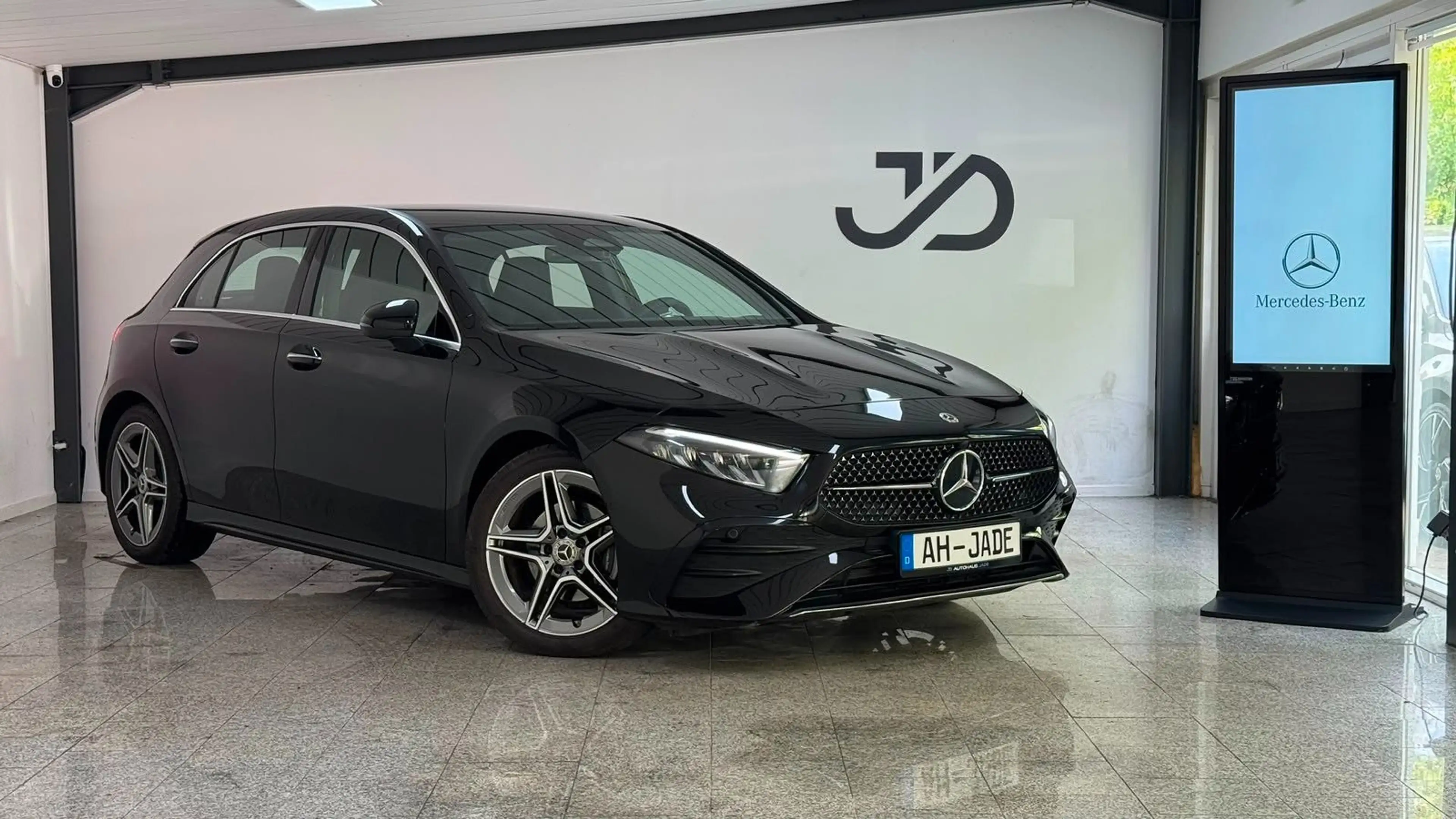Mercedes-Benz A 180 AMG*WENIG-KM*Advanced Plus*MBUX*
