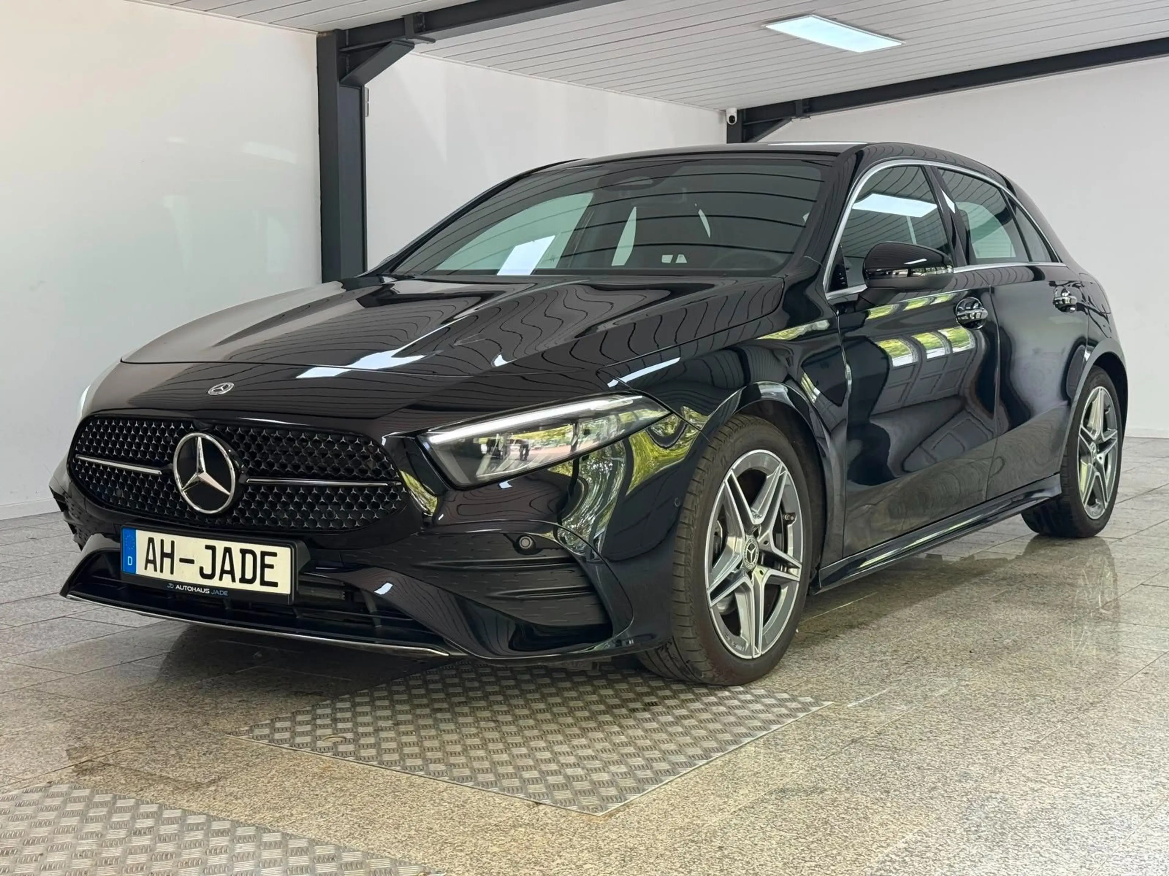 Mercedes-Benz A 180 AMG*WENIG-KM*Advanced Plus*MBUX* — photo 2