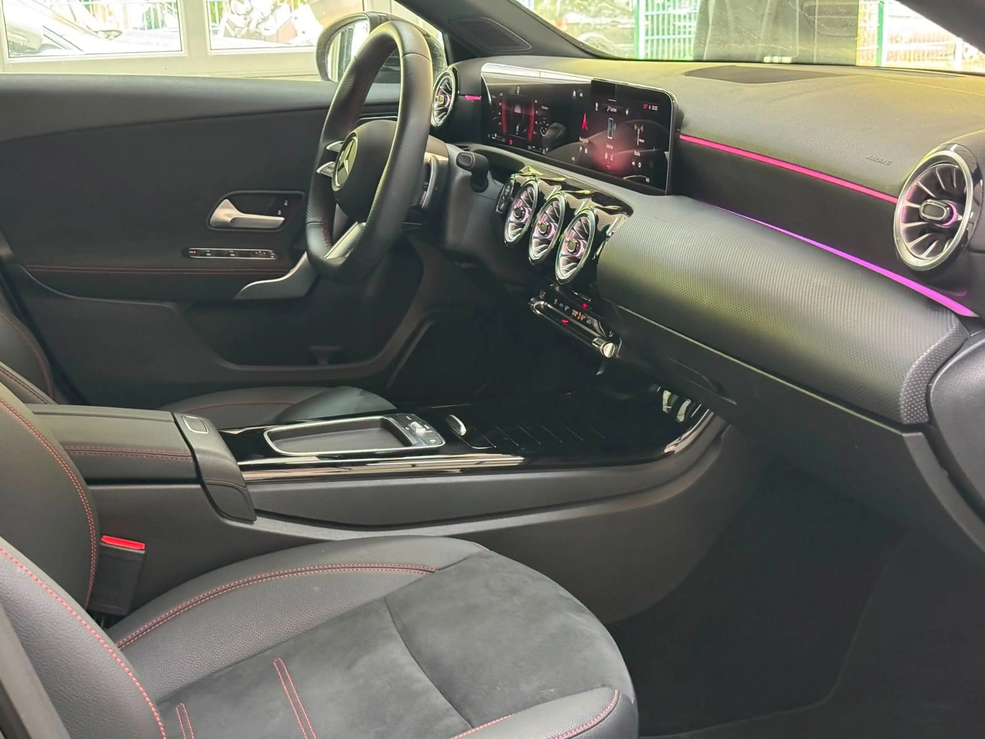 Mercedes-Benz A 180 AMG*WENIG-KM*Advanced Plus*MBUX* — photo 24