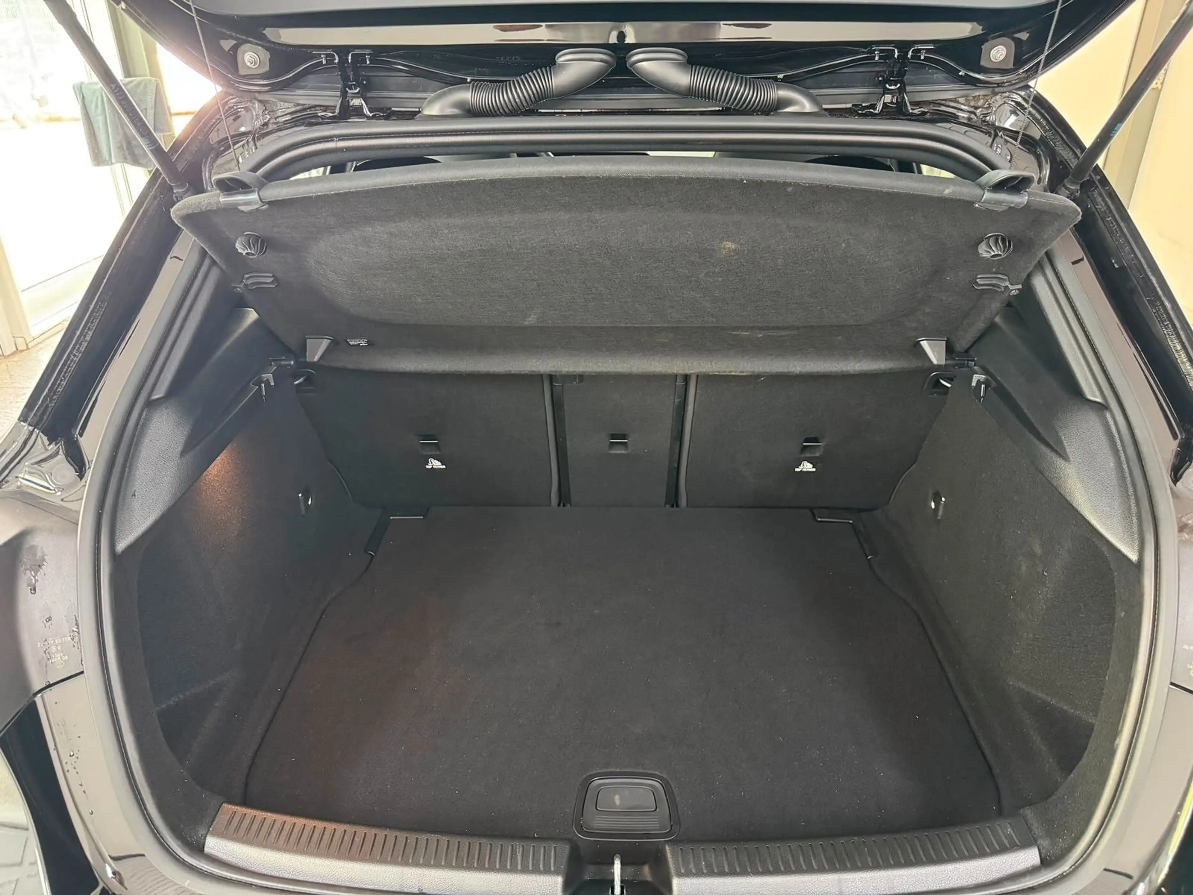 Mercedes-Benz A 180 AMG*WENIG-KM*Advanced Plus*MBUX* — photo 19