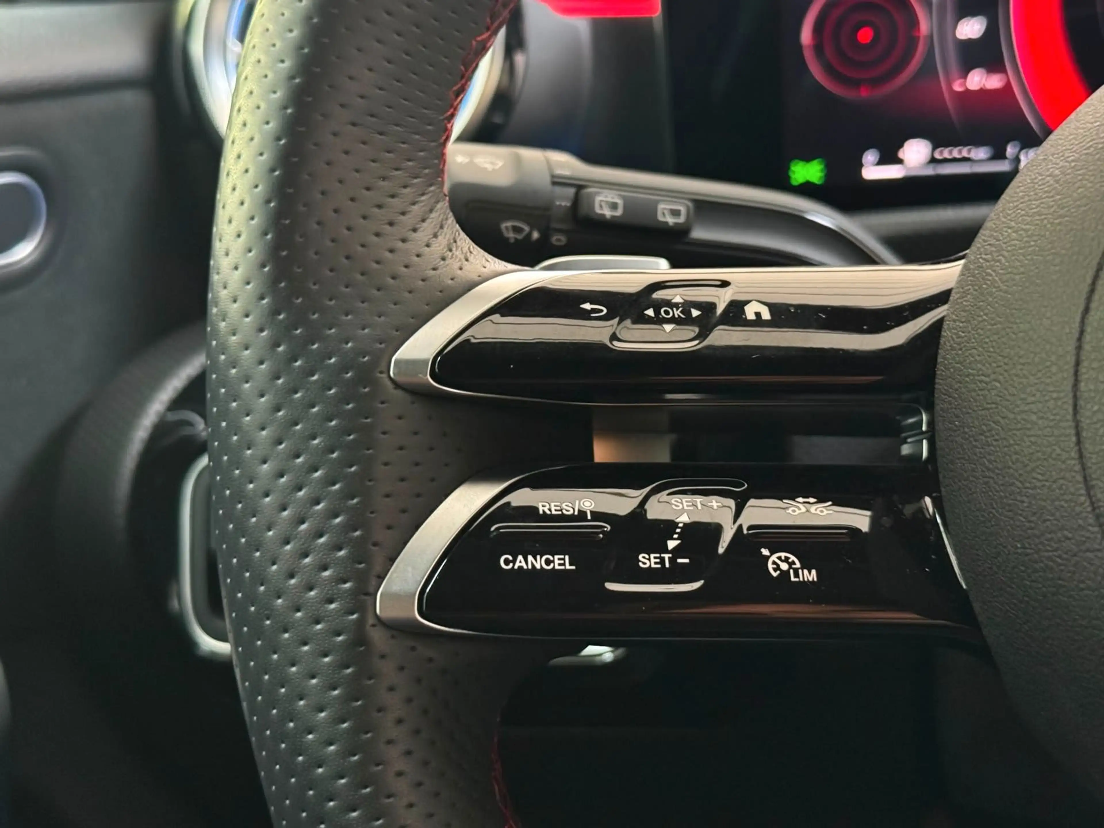 Mercedes-Benz A 180 AMG*WENIG-KM*Advanced Plus*MBUX* — photo 33