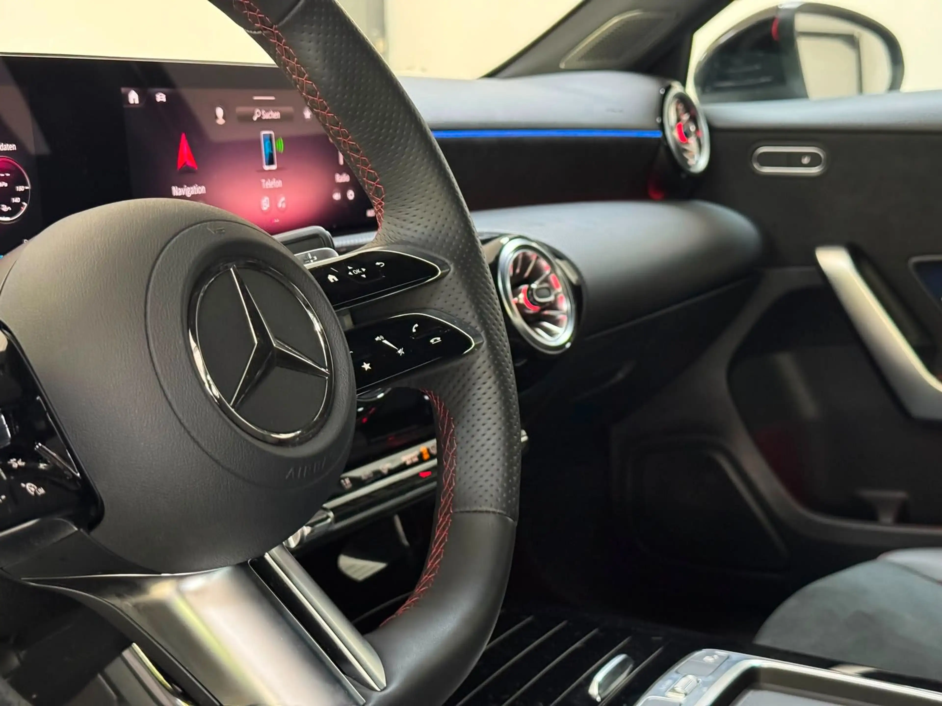 Mercedes-Benz A 180 AMG*WENIG-KM*Advanced Plus*MBUX* — photo 32