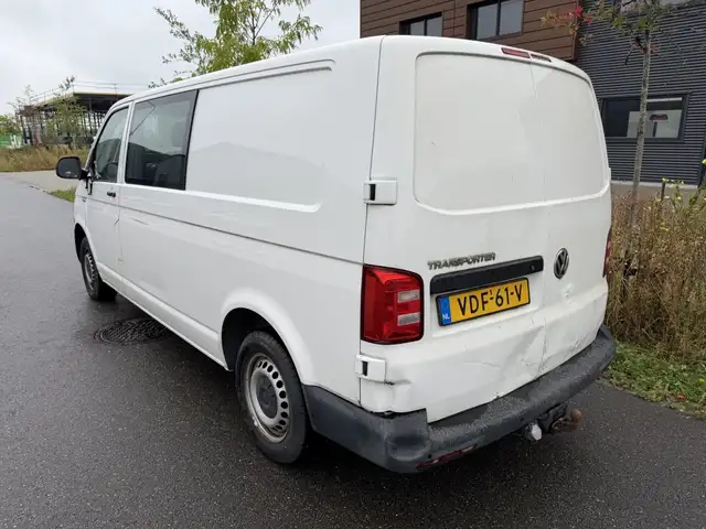 Volkswagen Transporter view 5