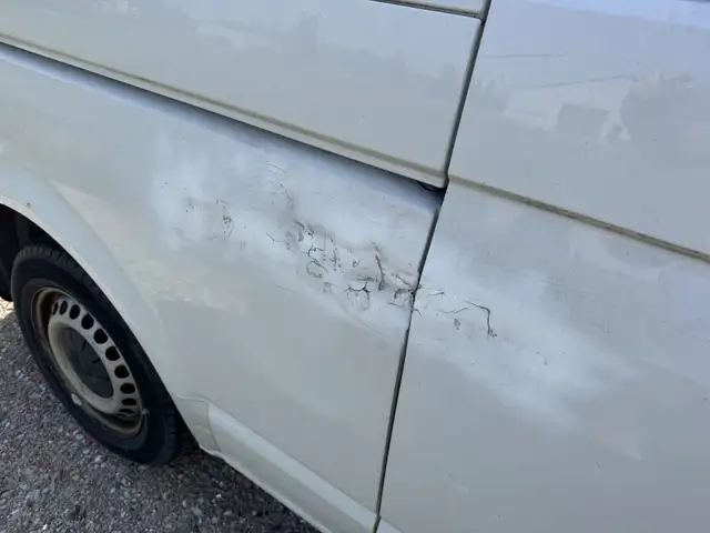 Volkswagen Transporter view 7