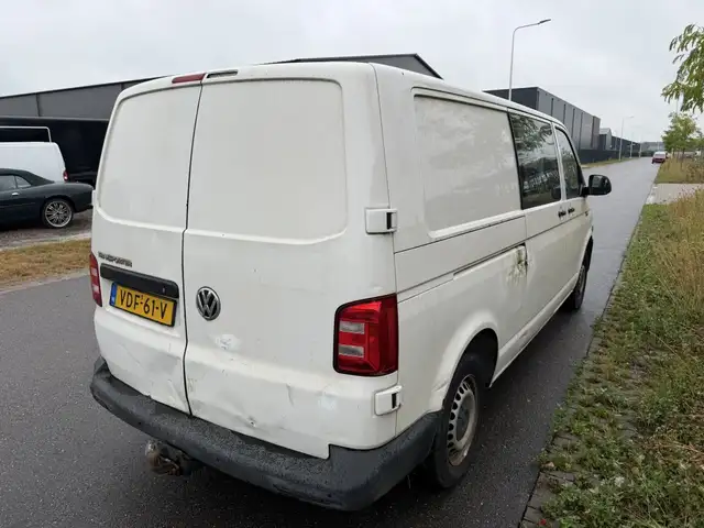 Volkswagen Transporter view 6
