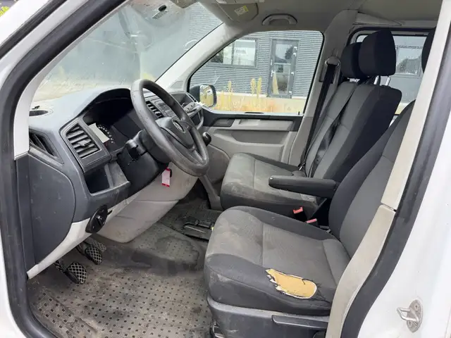 Volkswagen Transporter view 2