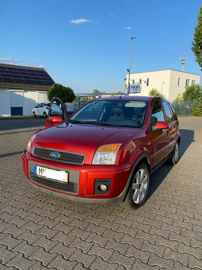 Ford Fusion Plus Rot - 1