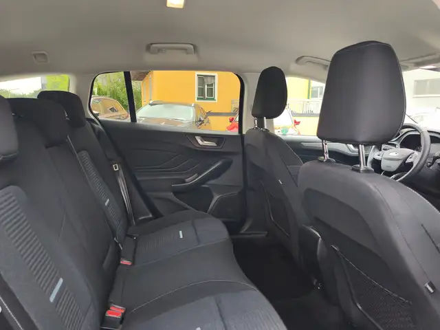 Ford Focus view 14