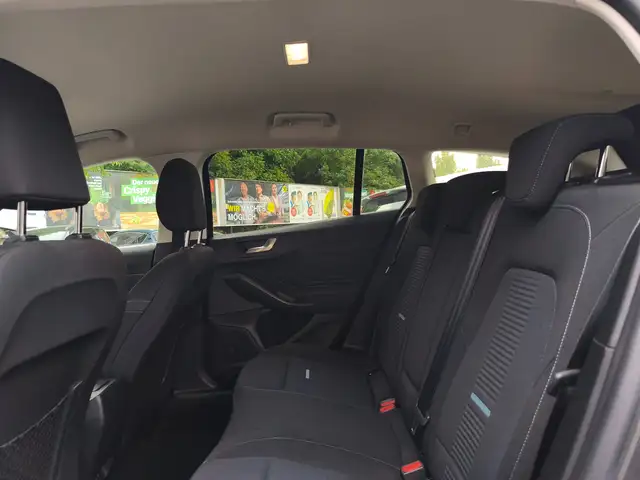 Ford Focus view 12