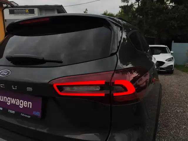 Ford Focus view 6