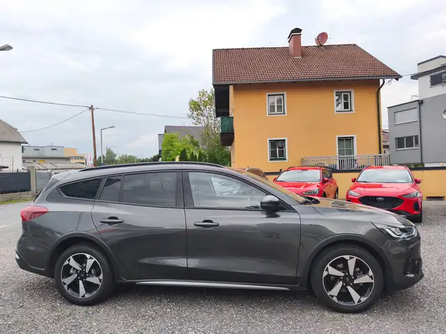 Ford Focus view 7