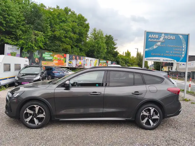 Ford Focus view 3