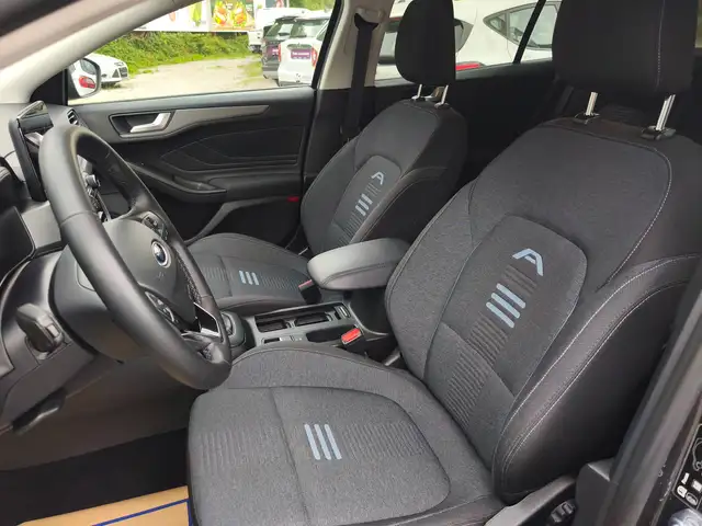 Ford Focus view 11