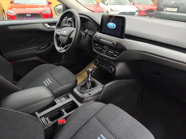 Ford Focus view 15