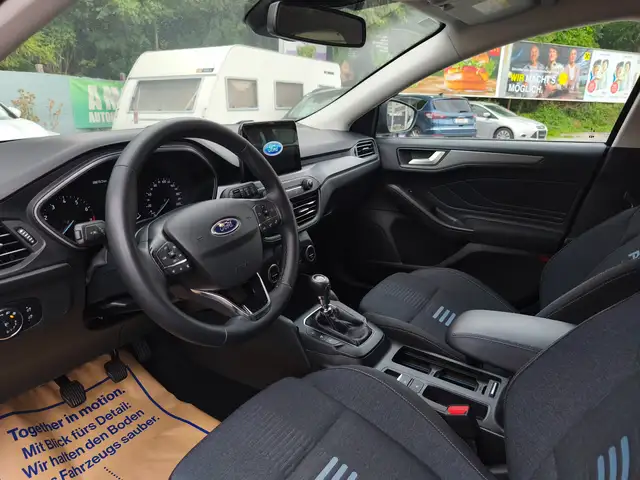Ford Focus view 10