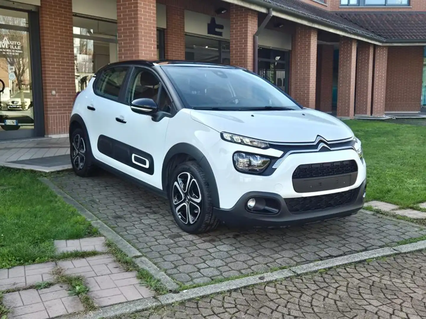 Citroen C3 1.2 puretech Shine s&s 83cv Bianco - 2