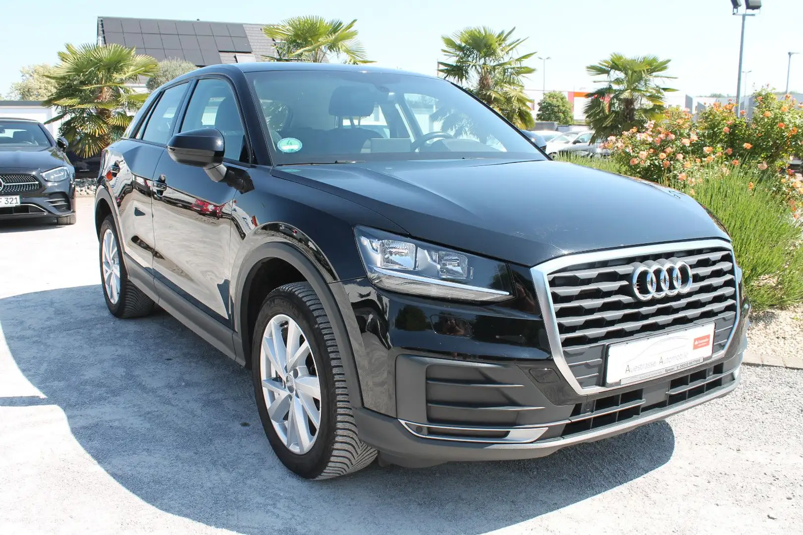 Audi Q2 Automatik, Navi, PDC, SHZ, Tempomat, Keyless Schwarz - 1