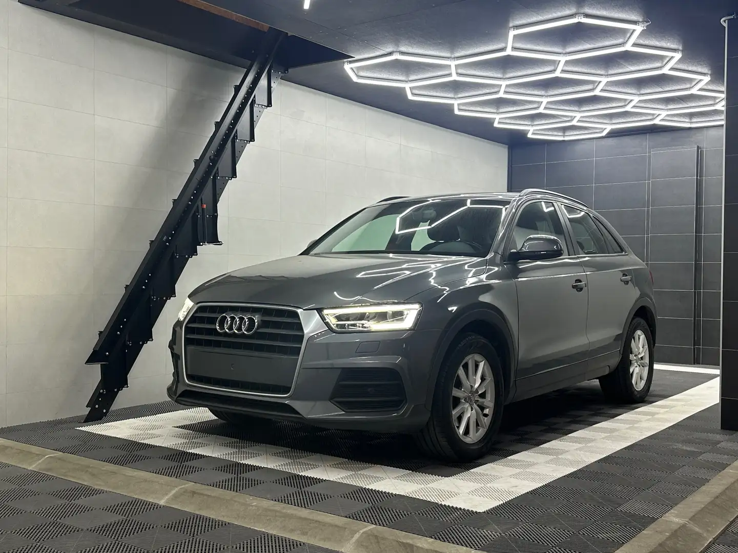 Audi Q3 Q3 1.4 TFSI S tronic *** GARANTIE *** Grijs - 1