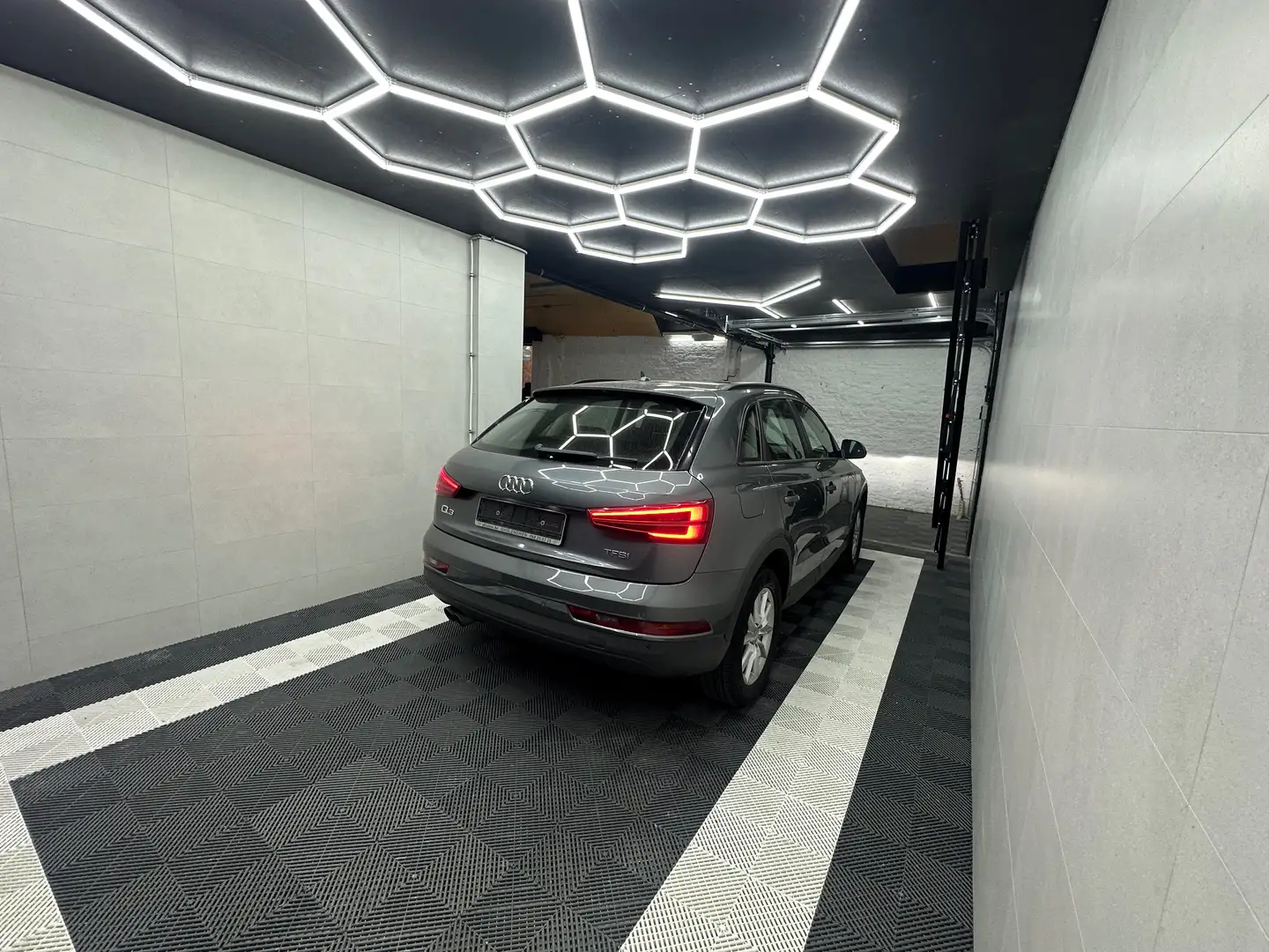 Audi Q3 Q3 1.4 TFSI S tronic *** GARANTIE *** Grijs - 2
