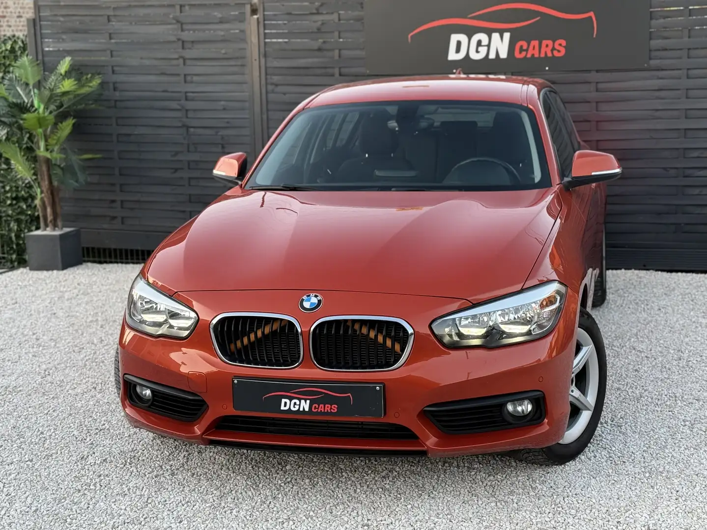 BMW 118 Orange - 1