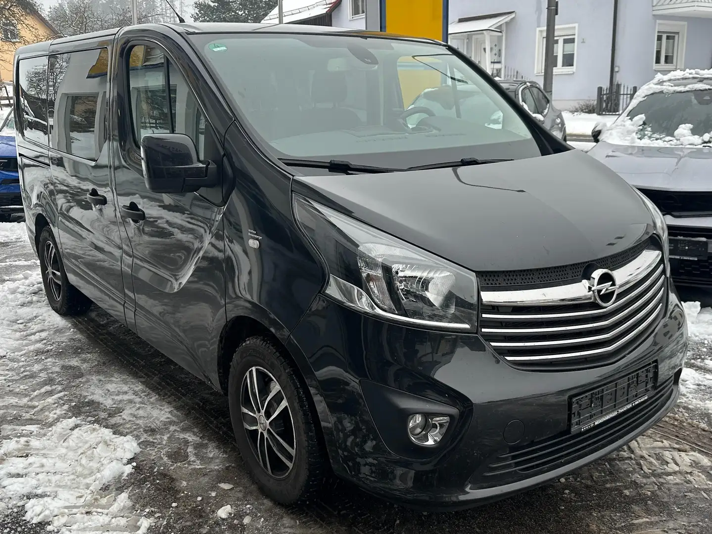 Opel Vivaro Combi L1H1 9-Sitzer Navi RKamera Anhängerkupplu Schwarz - 1