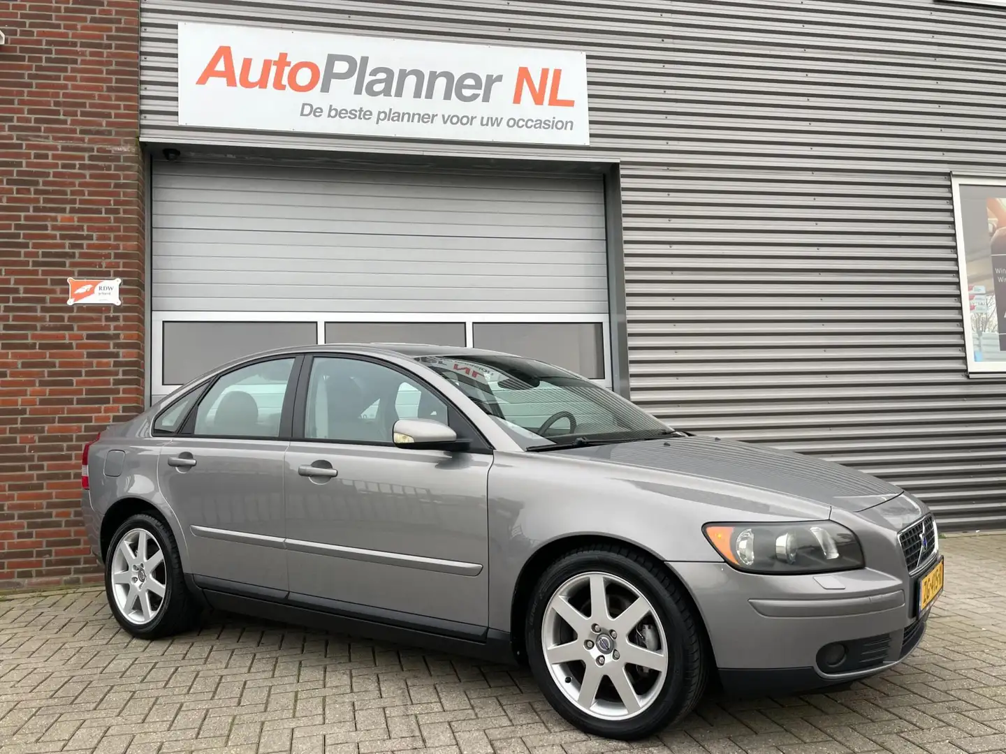 Volvo S40 2.5 T5 Exclusive! 220PK! Clima! Cruise! NWE APK! siva - 2