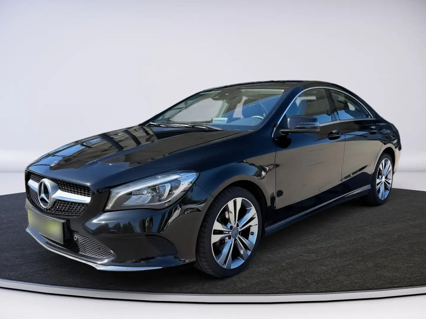 Mercedes-Benz CLA 180 Coupé Schwarz - 2