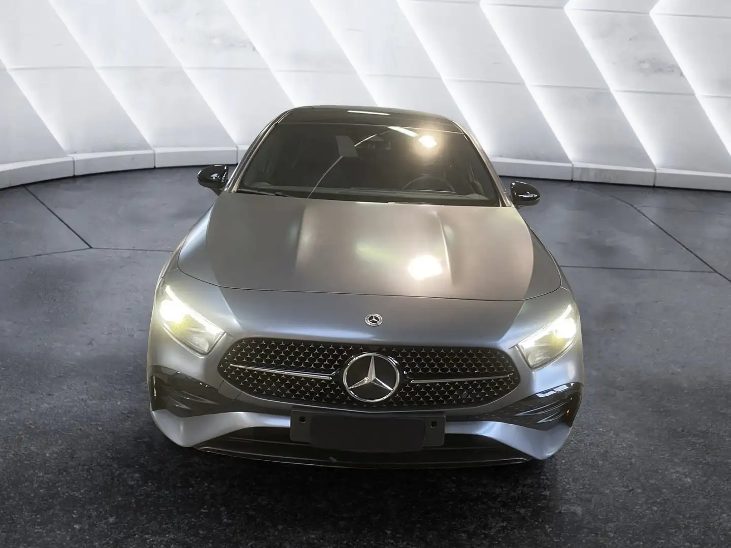 Mercedes-Benz A 180 A 180 d Automatic AMG Line Premium Grigio - 2