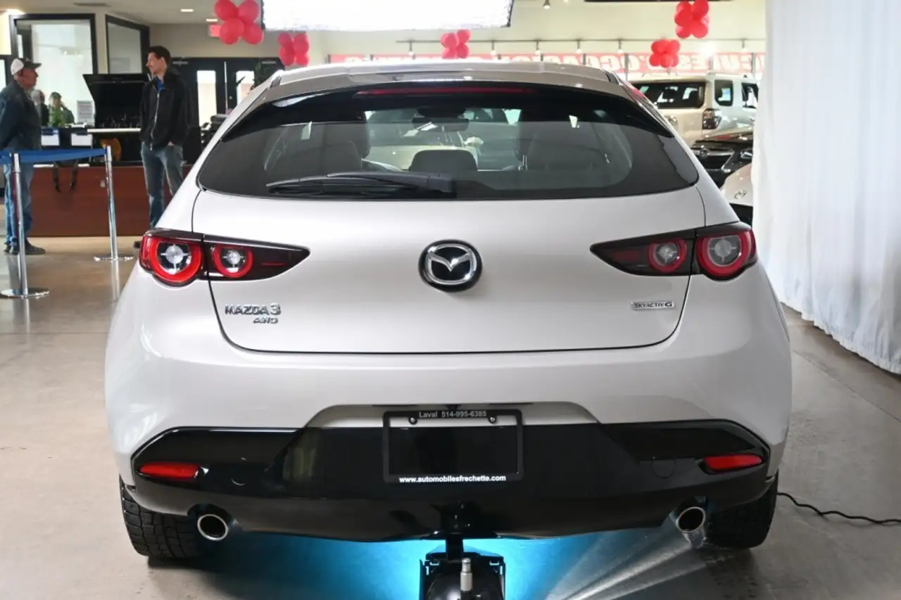 Mazda 3 снимка Mazda 3
