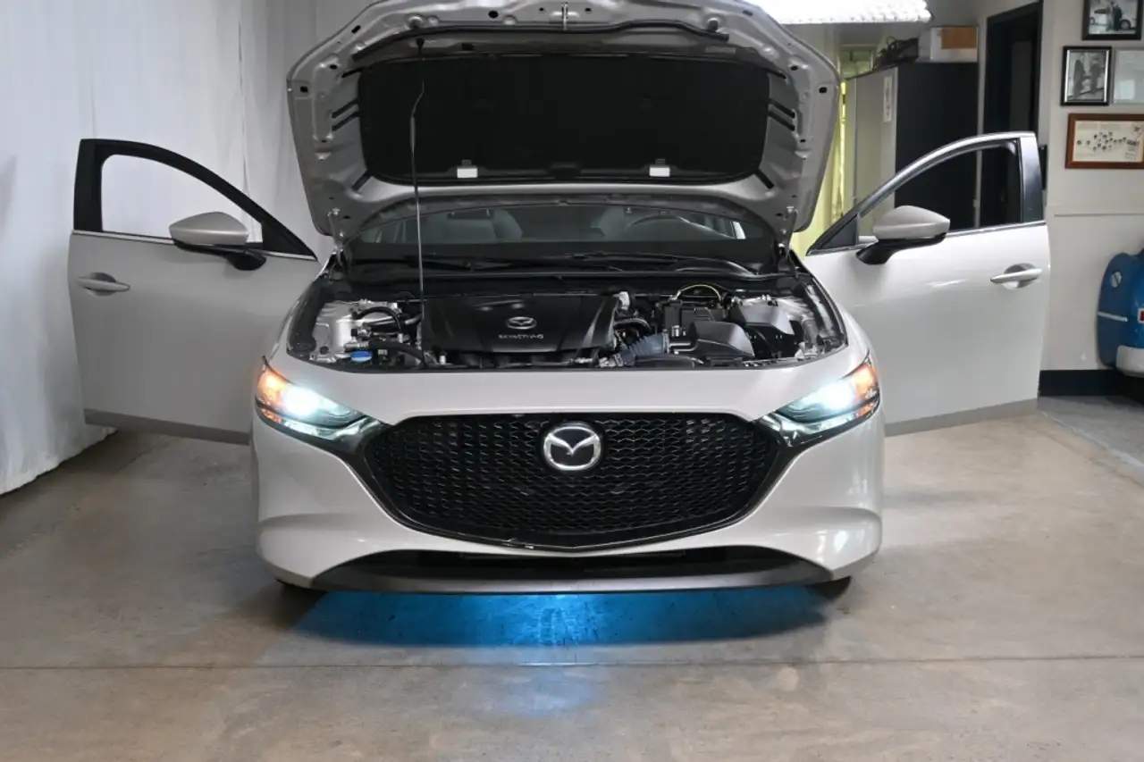 Mazda 3 снимка Mazda 3