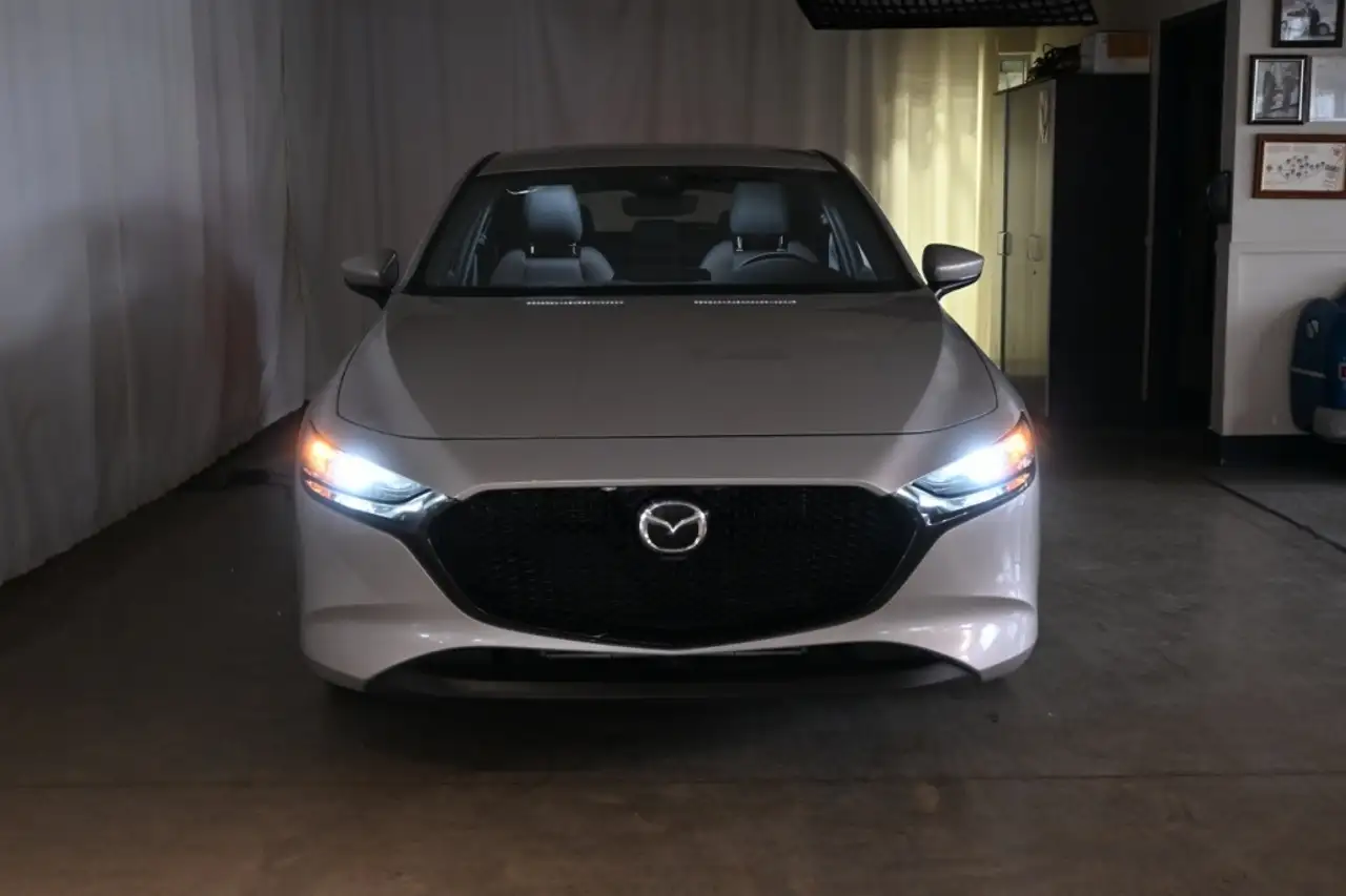Mazda 3 снимка Mazda 3