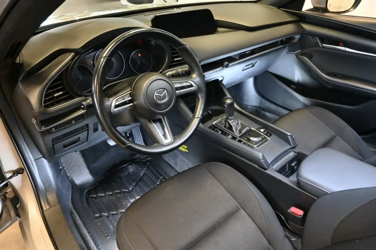 Mazda 3 снимка Mazda 3