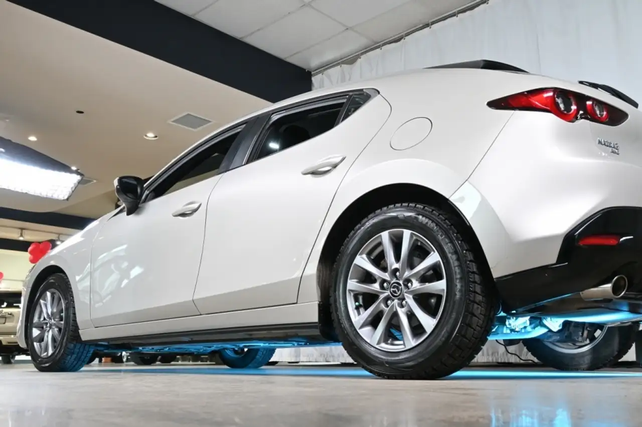 Mazda 3 снимка Mazda 3