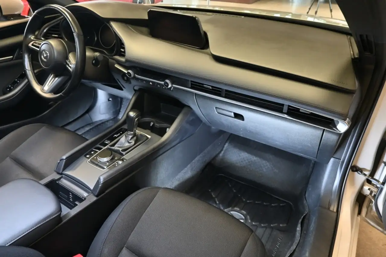 Mazda 3 снимка Mazda 3