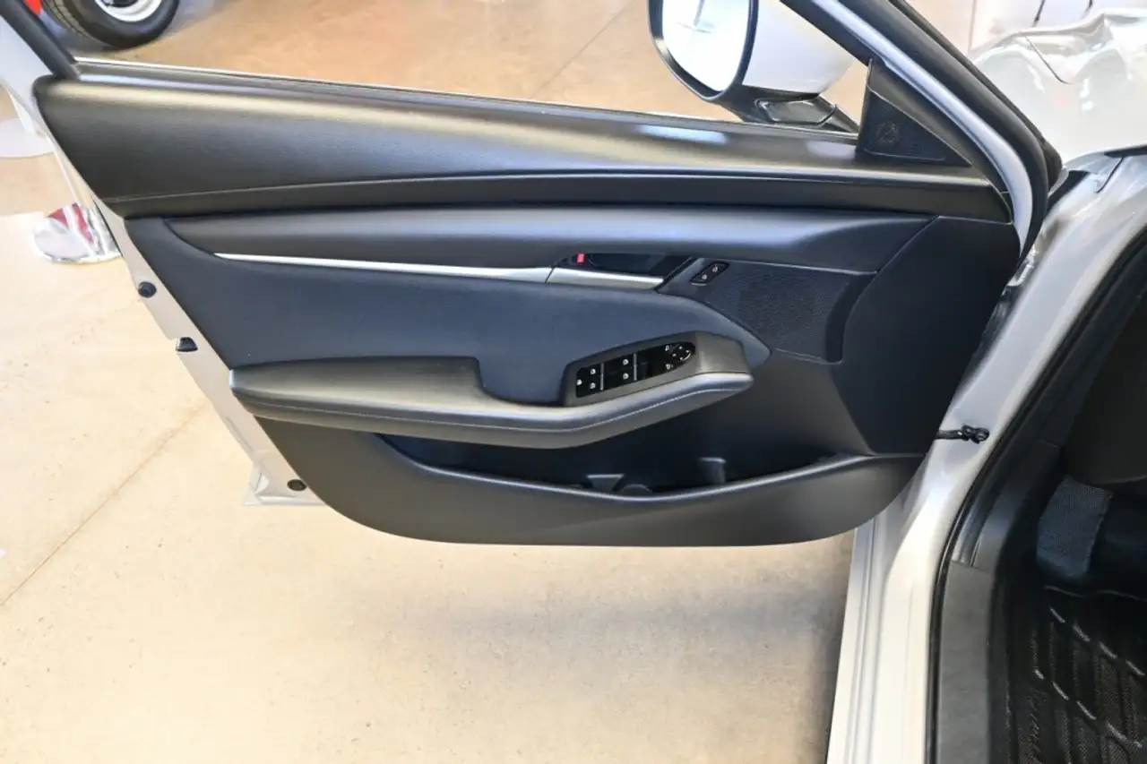 Mazda 3 снимка Mazda 3