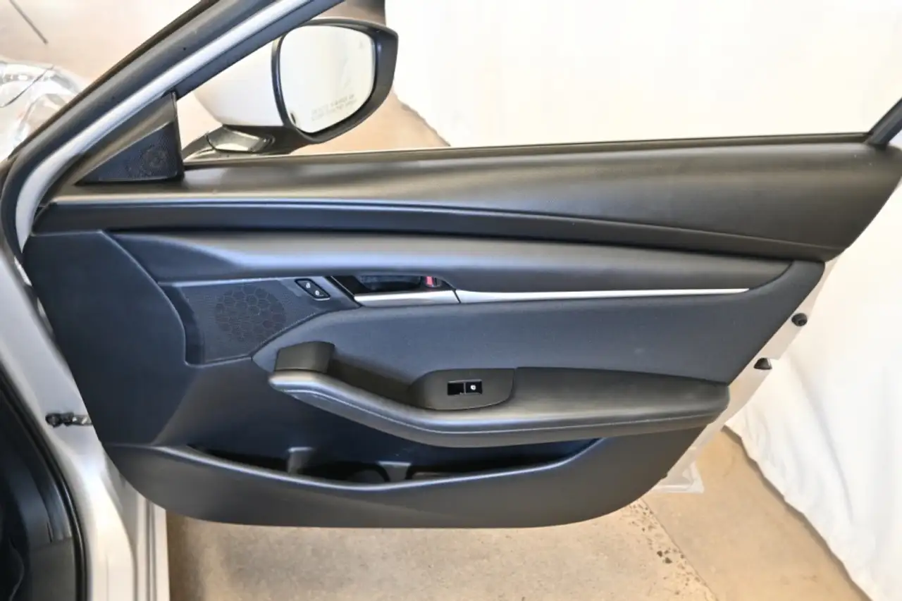 Mazda 3 снимка Mazda 3