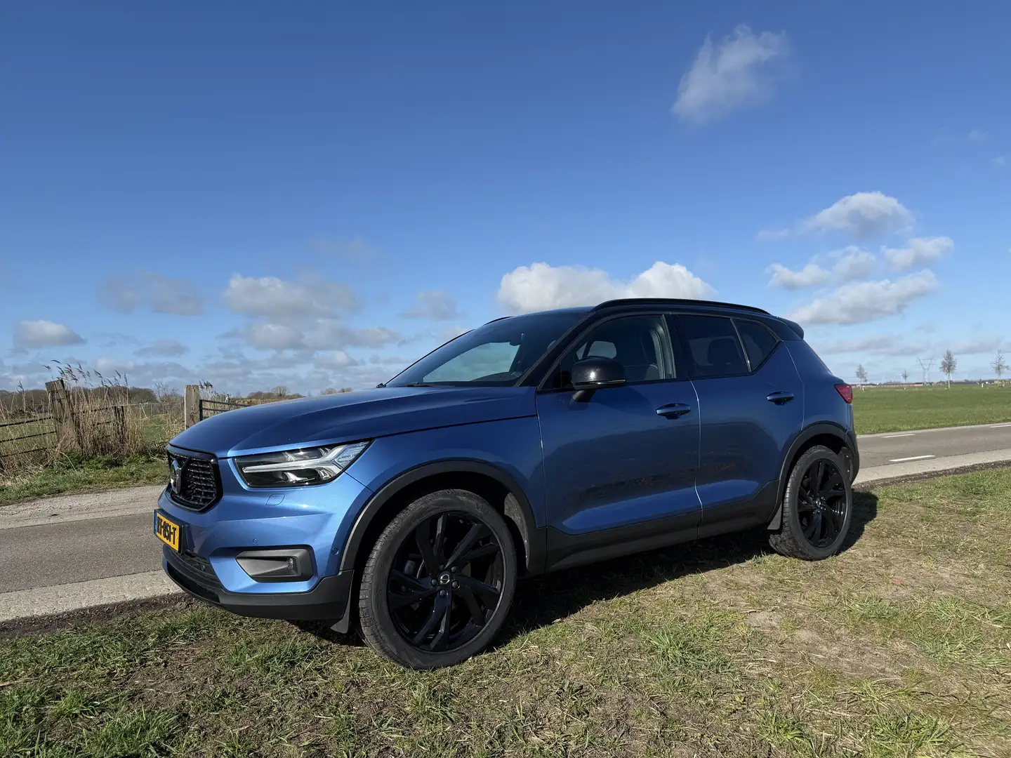 Volvo XC40 2.0 D4 AWD R-Disign Kék - 1