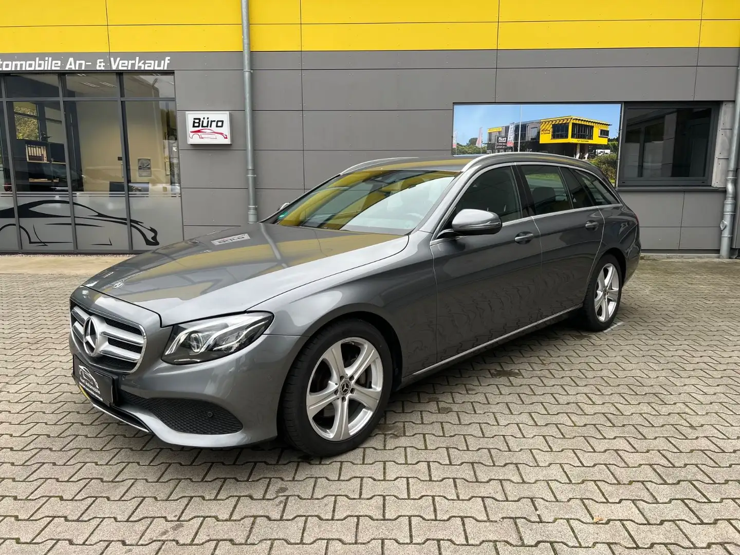 Mercedes-Benz E 220 d 4Matic LEDER /NAVI/KLIMAA/SHZ/TEMPOMAT* Gris - 2