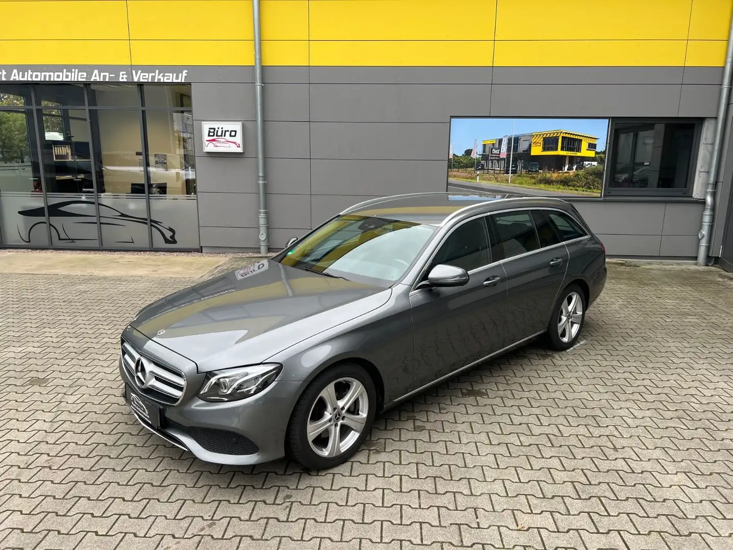 Mercedes-Benz E 220 d 4Matic LEDER /NAVI/KLIMAA/SHZ/TEMPOMAT* Gris - 1