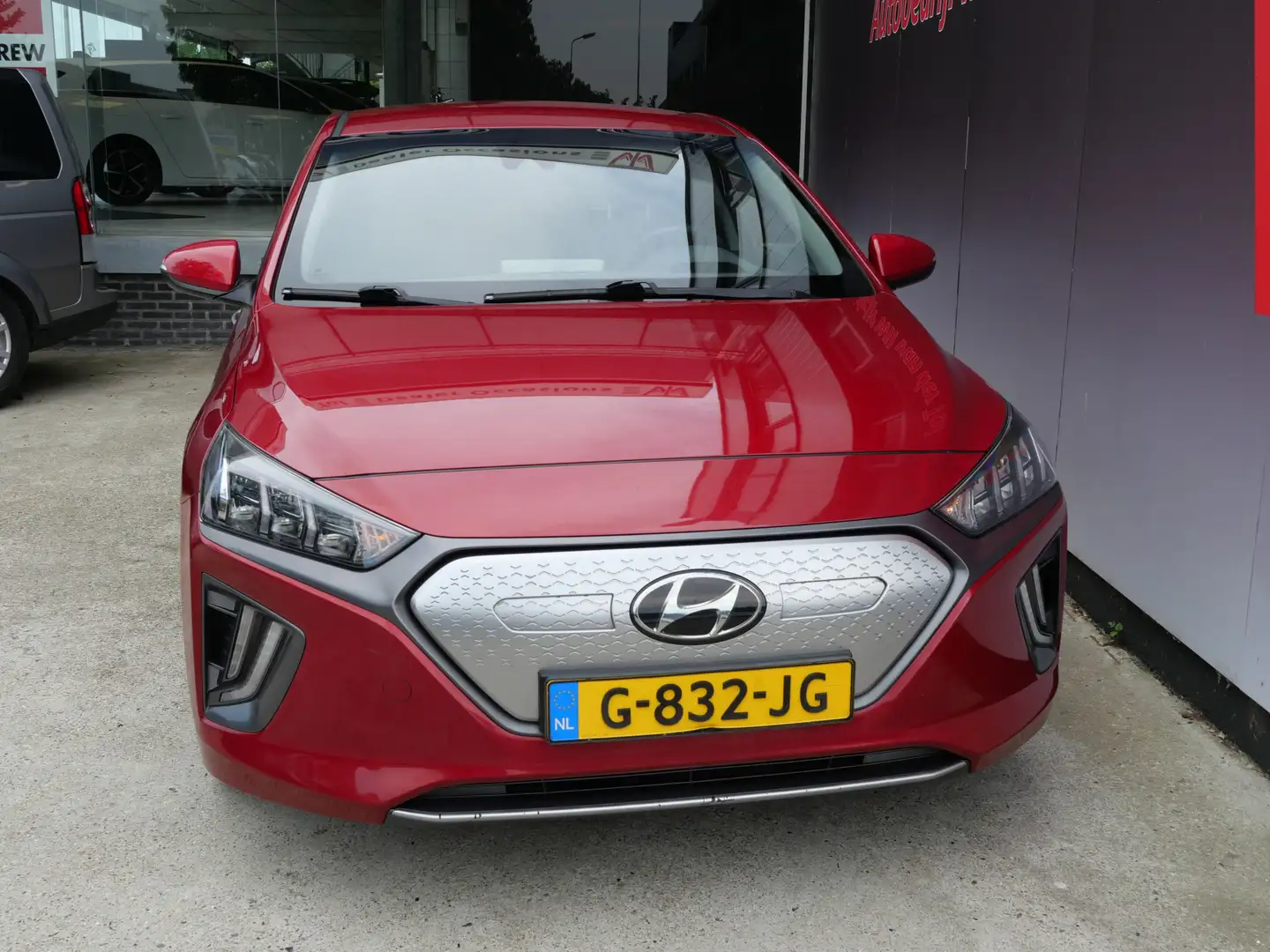 Hyundai IONIQ Comfort EV 38 kWh | A.C.C. | INFINITY | LED | FACE Красный - 2