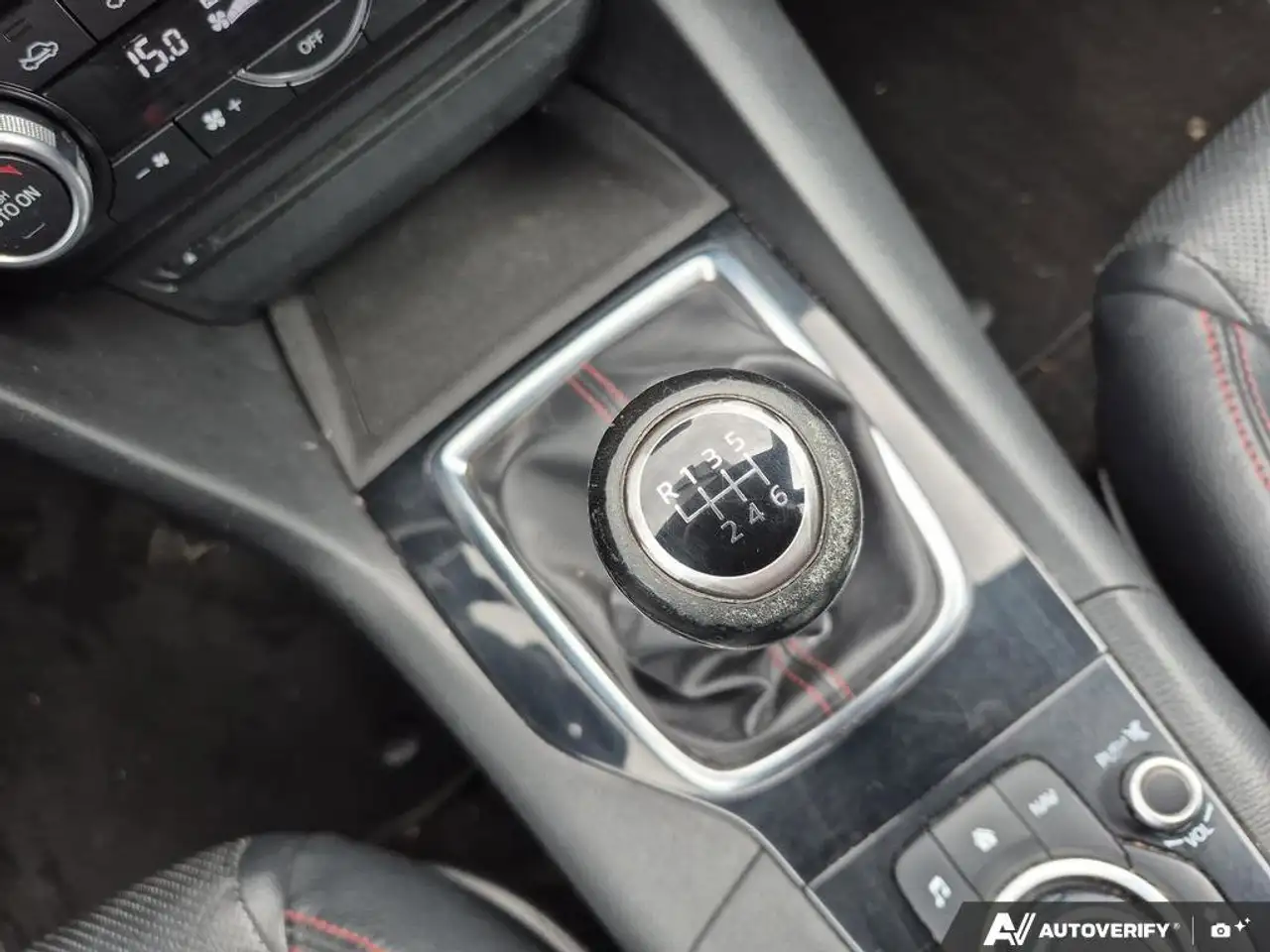 Mazda 3 снимка Mazda 3